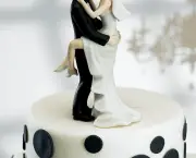 kissing-couple-wedding-cake-topper.jpg