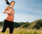 Pregnant-woman-running-011