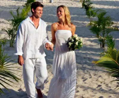 vestido de casamento em praia