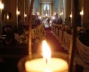igreja-decorada-com-velas-13
