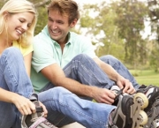 roller-blading-couple