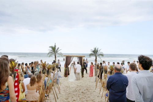 Convidados Bem Acomodados e Um Casamento na Praia 